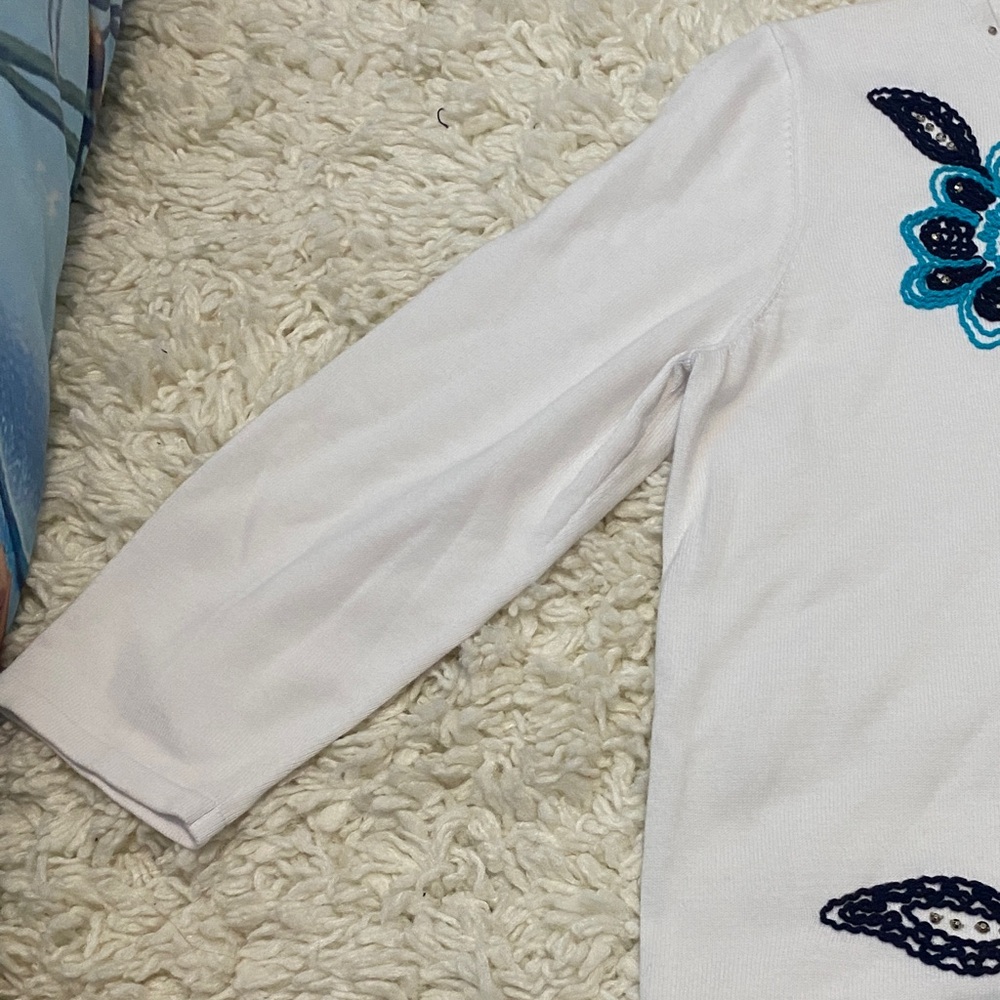 Alfred Dunner Womens size medium White sweater Blue Floral Embroidery beaded ¥ - Picture 13 of 15